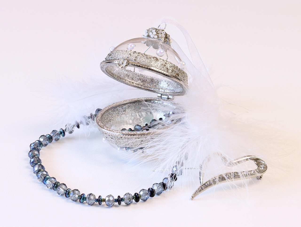 鑲上白金的裝飾品