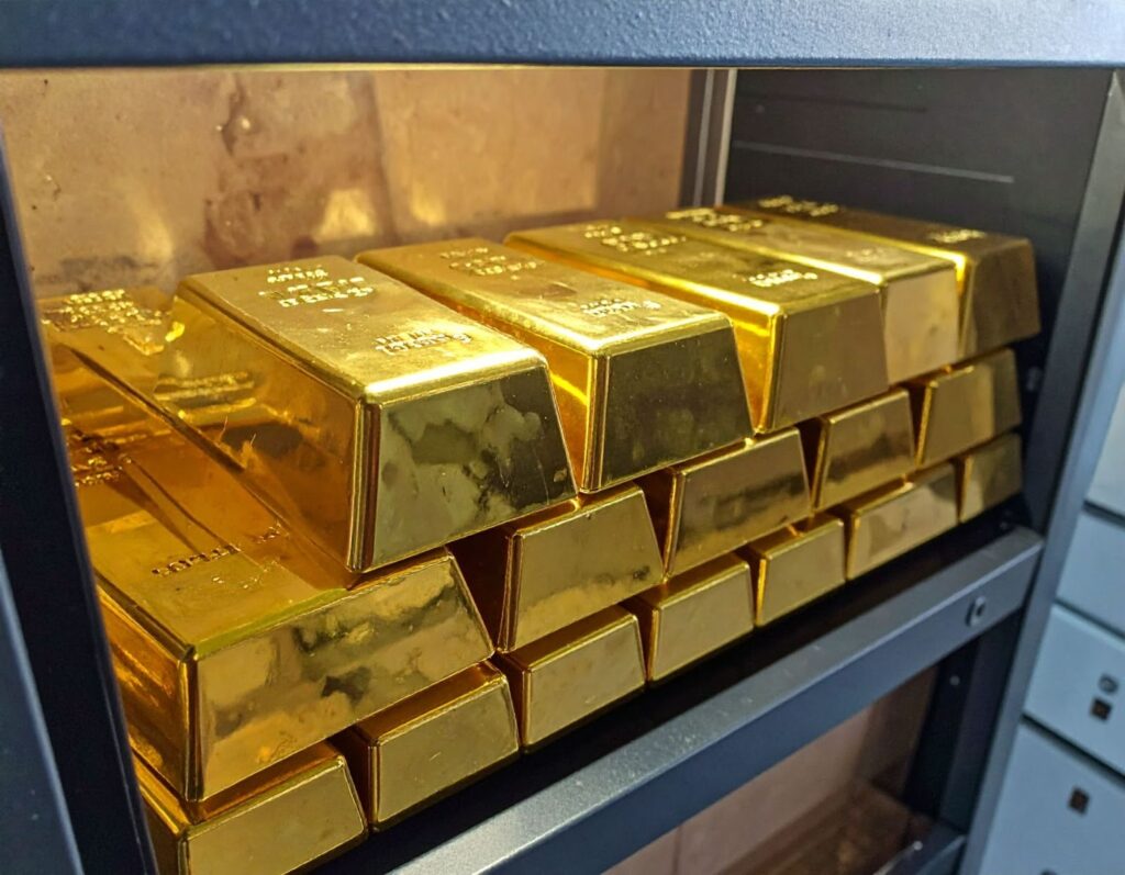 放進保存盒裡的金條