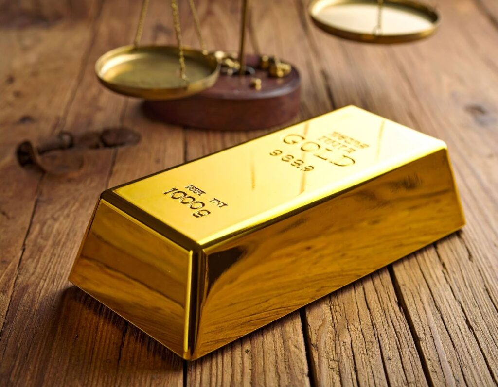 桌面放著一塊厚重金條與秤重設備